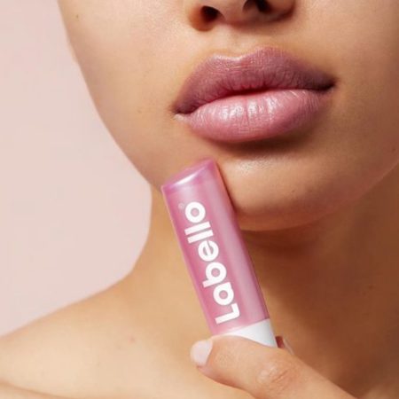 بالم لب مرطوب کننده پرلی شاین لابلو Labello Moisture Pearly Shine Lip Balm